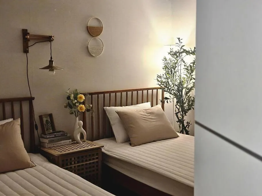 Villa Station Area Accommodation, Jamsil, Gangnam, Room 1, Bed 3, Lotte World, Kspodome Seoul South Korea